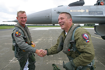 Czech Lt. Col. Jaroslav Spacek shakes the hand of his Belgian Viper driver after he got a supersonic back-seat ride. A unique experience for someone who is used to the airspeed of a Hind helicopter. (although that is pretty impressive as wel!)