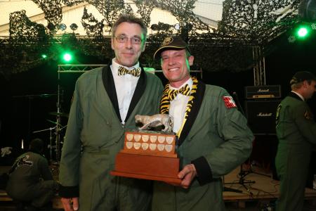 Swiss C.O. and a Crew Chief pose with the silver tiger (photo by Ulrich Metternich)
