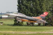 192Filo F-16 Landing during NTM2011 (photo by David Goovaerts)