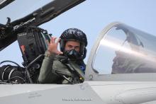 Common gesture - 12°Gruppo pilot showing the tiger claws