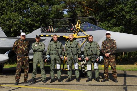 59/1sqn NTM2009 probationary members (photo by Istvan Toperczer)