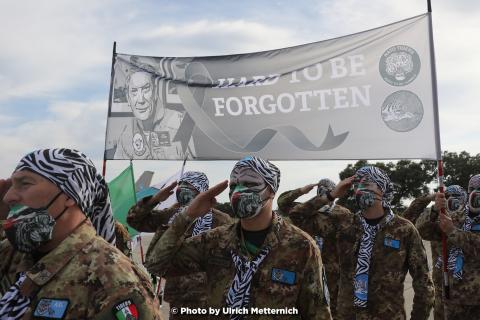 Tigri Bianchi from 12° Gruppo ITAF saluting Col ret. Don Verhees (Photo by Ulrich Metternich / NTA)
