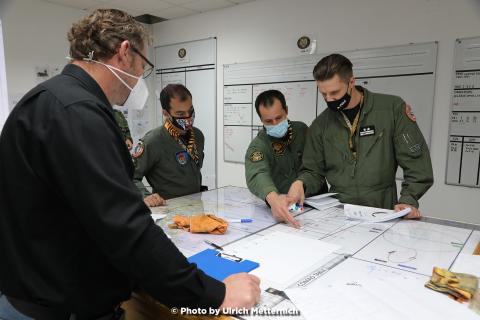 Briefing with face-masks (photo by Ulrich Metternich / NTA)