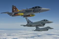 211 TL Gripen with two TaklwG74 Typhoons (NTA photo by Katsuhiko Tokunaga)